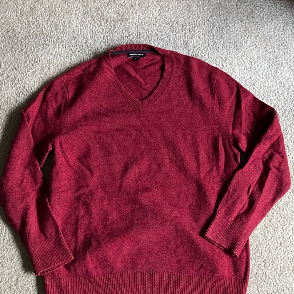Banana Republic Men's Deep Red V-Neck Sweater